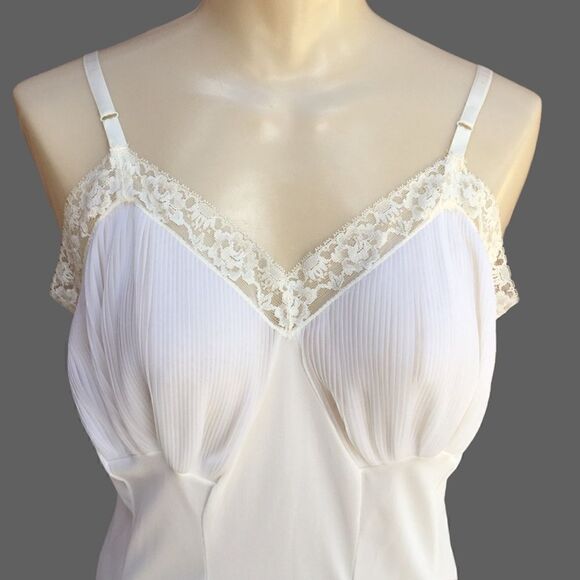 Vintage
Rogers Pleat Chiffon Lace Cutout Trim Full Slip Dress - Picture 10 of 15